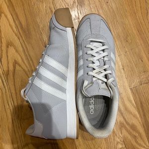⭐️Grey Adidas SAMOAS⭐️